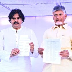 <p>తెలుగుదేశం- జనసేన పార్టీల ఉమ్మడి జాబితాను ఇరు పార్టీల అధినేతలు చంద్రబాబు, పవన్ కల్యాణ్ శనివారం విడుదల చేశారు.&nbsp;</p>
