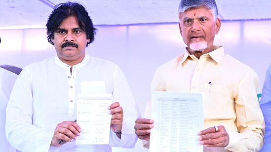 తెలుగుదేశం- జనసేన పార్టీల ఉమ్మడి జాబితాను ఇరు పార్టీల అధినేతలు చంద్రబాబు, పవన్ కల్యాణ్ శనివారం విడుదల చేశారు.&nbsp;