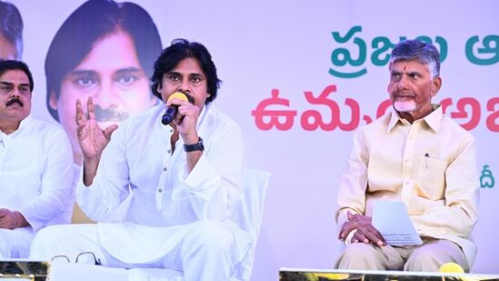 తొలి జాబితాలో 94 మంది.. వచ్చే ఎన్నికల్లో తెలుగుదేశం పార్టీ నుంచి బరిలో దిగనున్నారు. జనసేన నుంచి 24 స్థానాల్లో పోటీ చేయనున్నారు. &nbsp;ఈ లిస్ట్‌లో పోస్ట్-గ్రాడ్యుయేట్ డిగ్రీలు ఉన్న 28 మంది అభ్యర్థులు, గ్రాడ్యుయేట్ డిగ్రీలతో 50 మంది అభ్యర్థులు, 3 డాక్టర్లు, 2 Ph.D, 1 IAS ఆఫీసర్ ఉన్నారు.