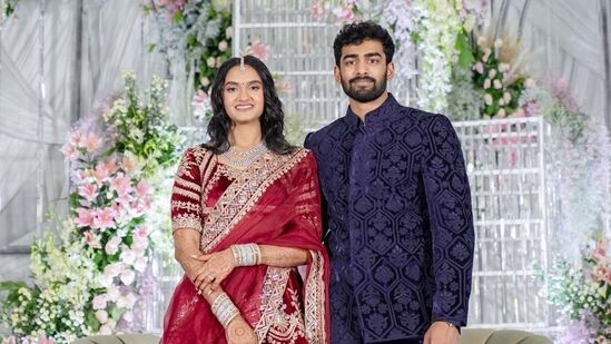 ఏపీ కాంగ్రెస్ అధ్యక్షురాలు వైఎస్ షర్మిల కుమారుడు రాజారెడ్డి వివాహం ఇటీవల వైభవంగా జరిగింది. &nbsp;రాజస్థాన్ రాష్ట్రంలోని జోధ్ పూర్ ప్యాలెస్‌లో వైఎస్ రాజారెడ్డి, అట్లూరి ప్రియ వివాహ బంధంతో ఒక్కటయ్యారు. &nbsp;