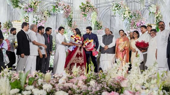 తన ఆహ్వానాన్ని మన్నించి, ఈ వేడుకకు విచ్చేసి, వైఎస్ రాజారెడ్డి, ప్రియలను ఆశీర్వదించి, శుభాకాంక్షలు తెలిపిన ఆప్తులకు ధన్యవాదాలు తెలిపారు షర్మిల.&nbsp;