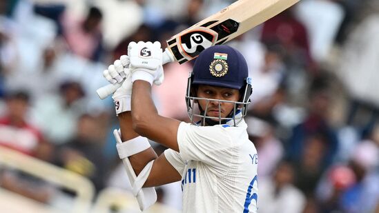 Yashasvi Jaiswal: టీమిండియా యువ ఓపెనర్ ఇంగ్లండ్ తో జరిగిన నాలుగో టెస్టులో అరుదైన మైలురాళ్లు అందుకున్నాడు. ఈ క్రమంలో అతడు బ్రాడ్‌మన్ విరాట్ కోహ్లిలాంటి గొప్ప క్రికెటర్ల సరసన నిలిచాడు.