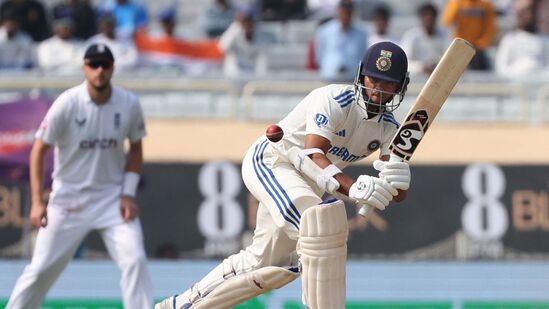 Yashasvi Jaiswal: ఇంగ్లండ్ తో నాలుగు టెస్టుల్లో యశస్వి రెండు డబుల్ సెంచరీలు, రెండు హాఫ్ సెంచరీలతో 655 రన్స్ చేశాడు. ఈ సిరీస్ లో అతడు వరుసగా 80, 15, 209, 17, 10, 214, 73, 37 రన్స్ చేశాడు.