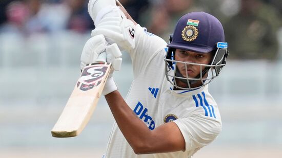 Yashasvi Jaiswal: ఇండియా తరఫున ఇప్పటికే వరుసగా రెండు టెస్టుల్లో డబుల్ సెంచరీలు చేసిన ప్లేయర్ గా వినోద్ కాంబ్లి, విరాట్ కోహ్లిలాంటి ప్లేయర్స్ సరసన నిలిచిన యశస్వి.. తాజాగా బ్రాడ్‌మన్ తర్వాతి స్థానంలో నిలవడం విశేషం.