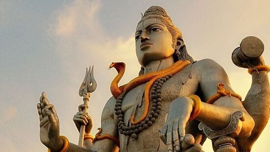 శివరాత్రి పర్వదినం మార్చి 8, 2024న నిర్వహించుకుంటారు.మహాశివరాత్రి తిథి మార్చి 8 రాత్రి 9:57 గంటలకు ప్రారంభమవుతుంది. మార్చి 9వ తేదీ సాయంత్రం 6.17 గంటలకు ముగుస్తుంది. &nbsp;
