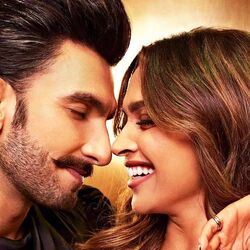 <p>Deepika Ranveer Love Story: బాలీవుడ్ సెలబ్రిటీ కపుల్స్ లో ఒకరు దీపికా పదుకోన్, రణ్‌వీర్ సింగ్. తాము తన తొలి సంతానాన్ని సెప్టెంబర్ లో పొందబోతున్నట్లు గురువారం (ఫిబ్రవరి 29) అనౌన్స్ చేశారు. ఈ సందర్భంగా వీళ్ల లవ్ స్టోరీ ఎలా మొదలైందో ఒకసారి చూద్దాం.</p>