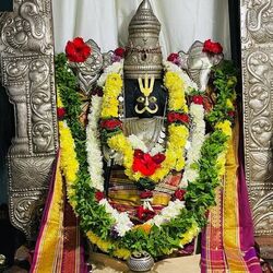 <p>కలియుగ దైవం వెంకటేశ్వర స్వామికి అక్కడ మాంసాన్ని నైవేద్యంగా(Meat Naivedyam) సమర్పిస్తారు. కోరిన కోరికలు తీర్చమని ముడుపులు కట్టి మేక పోతుని బలి ఇస్తారు. వెంకటేశ్వర స్వామికి మేకను బలి ఇవ్వడం ఏంటని ఆశ్చర్యం కలుగుతోంది కదూ. ఇది నూటికి నూరుపాళ్ల నిజం. తెలంగాణ రాష్ట్రంలోని మహబూబాబాద్ జిల్లా కేంద్రానికి 25 కిలోమీటర్ల దూరంలో ఉన్న గార్ల మండలం మర్రిగూడెం గ్రామంలో కొలువై ఉన్న శ్రీ వేట వెంకటేశ్వర స్వామికి (Veta Venkateswara Swamy Temple)భక్తులు నిత్యం వేట పోతులను బలి ఇచ్చి తమ మొక్కులను చెల్లించుకుంటారు.&nbsp;</p>