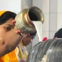 <p>మహాశివరాత్రిని మార్చి 8 శుక్రవారం జరుపుకోనున్నారు. భక్తులు ఈ రోజు శివుని నిండు భక్తితో పూజిస్తారు. శివ భక్తులకు ఈ రోజు చాలా ప్రత్యేకం. భారతదేశంలోని అనేక ప్రాంతాలలో ఘనంగా శివరాత్రి వేడుకలు జరుగుతాయి.&nbsp;</p>