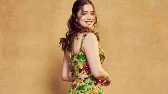 Sara Tendulkar Hot Photos: హ్యాపీ వుమెన్స్ డే అంటూ తాను ఓ మహిళగా ఉండటాన్ని ఎంతో ఇష్టపడుతున్నట్లు చెప్పింది. వుమెన్స్ డే సందర్భంగా ఆమె ఈ ఫొటోలను షేర్ చేసింది.