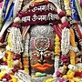 సనాతన ధర్మంలో జ్యోతిర్లింగానికి ఎంతో ప్రాముఖ్యత ఉంది. జ్యోతిర్లింగాన్ని దర్శించడం ద్వారా సకల బాధలు తొలగిపోతాయని నమ్ముతారు. భారతదేశంలో మొత్తం 12 జ్యోతిర్లింగాలు ఉన్నాయి. ఈ జ్యోతిర్లింగాలన్నీ వివిధ రాష్ట్రాల్లో ఉన్నాయి. ఈ 12 జ్యోతిర్లింగాల గురించి తెలుసుకుందాం... <p>సనాతన ధర్మంలో జ్యోతిర్లింగానికి ఎంతో ప్రాముఖ్యత ఉంది. జ్యోతిర్లింగాన్ని దర్శించడం ద్వారా సకల బాధలు తొలగిపోతాయని నమ్ముతారు. భారతదేశంలో మొత్తం 12 జ్యోతిర్లింగాలు ఉన్నాయి. ఈ జ్యోతిర్లింగాలన్నీ వివిధ రాష్ట్రాల్లో ఉన్నాయి. ఈ 12 జ్యోతిర్లింగాల గురించి తెలుసుకుందాం...</p>