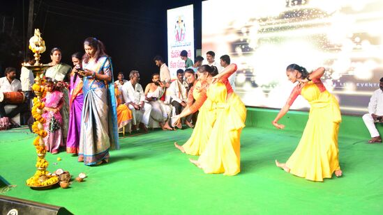 శివరాత్రి జాగరణ కోసం వచ్చే భక్తులకు ఏర్పాటు చేసిన సాంస్కృతిక కార్యక్రమాలు.