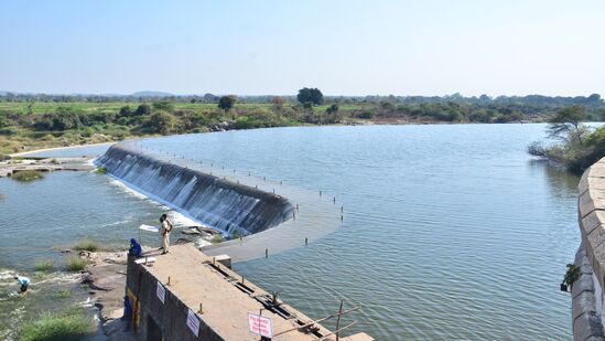 నిండుకుండలా ఏడుపాయల జలాశయం.&nbsp;