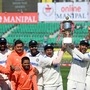 స్వదేశంలో ఐదు టెస్టుల సిరీస్లో ఇంగ్లండ్ను 4-1తో చిత్తు చేసింది టీమిండియా. ధర్మశాలలో జరిగిన ఐదో టెస్టులో ఇన్నింగ్స్ 64 పరుగుల తేడాతో గెలిచి సత్తాచాటింది. <p>స్వదేశంలో ఐదు టెస్టుల సిరీస్లో ఇంగ్లండ్ను 4-1తో చిత్తు చేసింది టీమిండియా. ధర్మశాలలో జరిగిన ఐదో టెస్టులో ఇన్నింగ్స్ 64 పరుగుల తేడాతో గెలిచి సత్తాచాటింది.</p>