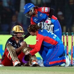<p>మహిళల ప్రీమియర్ లీగ్ (WPL) 2024లో రాయల్ చాలెంజర్స్ బెంగళూరు (RCB) జట్టుకు హాట్ బ్రేకింగ్ ఓటమి ఎదురైంది. ఢిల్లీ వేదికగా నేడు (మార్చి 10) జరిగిన మ్యాచ్‍లో బెంగళూరు ఒక్క పరుగు తేడాతో ఢిల్లీ క్యాపిటల్స్ చేతిలో ఓడిపోయింది.&nbsp;</p>