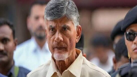  చంద్రబాబుపై సీఐడీ ఛార్జ్ షీట్ దాఖలు