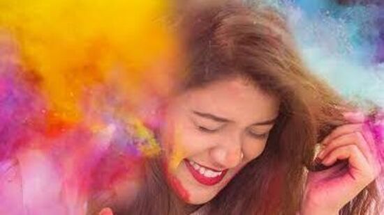 ధన శక్తి యోగం - హోలీ నాడు, కుంభరాశిలో కుజుడు, శుక్రుడు కలిసి ఉండటం వల్ల ధన శక్తి యోగం ఏర్పడుతుంది, ఈరోజు పూజ చేస్తే డబ్బు సమస్యలు తొలగిపోతాయి. హోలీ నాడు శని, కుజుడు, శుక్రుడు కుంభరాశిలో ఉండటంతో త్రిగ్రాహి యోగం ఏర్పడుతుంది.&nbsp;