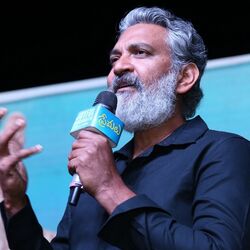 <p>Premalu Success Meet: మలయాళం మూవీ ప్రేమలును తెలుగులో రాజమౌళి తనయుడు కార్తికేయ రిలీజ్ చేశాడు. దీంతో ఈ సినిమా సక్సెస్ మీట్ కు దర్శక ధీరుడు హాజరయ్యాడు. ఈ సందర్భంగా అతడు చేసిన కామెంట్స్ వైరల్ అవుతున్నాయి.</p>