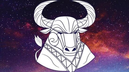 వృషభం: ఈ యోగం మీ జాతకంలో వృత్తి, ఉద్యోగ స్థలంలో రాణించేలా చేస్తుంది. ఫలితంగా మీరు రెండు వైపుల నుండి ప్రయోజనం పొందబోతున్నారు. డబ్బు పరంగా భారీ లాభం ఉంటుంది. పొదుపు పెరుగుతుంది. ఉద్యోగాల కోసం ఎదురు చూస్తున్న వారికి లాభాలు అందుతాయి. కొత్త ఉద్యోగ అవకాశాలు రావచ్చు. వ్యాపారంలో మంచి లాభం ఉంటుంది. వృషభం: ఈ యోగం మీ జాతకంలో వృత్తి, ఉద్యోగ స్థలంలో రాణించేలా చేస్తుంది. ఫలితంగా మీరు రెండు వైపుల నుండి ప్రయోజనం పొందబోతున్నారు. డబ్బు పరంగా భారీ లాభం ఉంటుంది. పొదుపు పెరుగుతుంది. ఉద్యోగాల కోసం ఎదురు చూస్తున్న వారికి లాభాలు అందుతాయి. కొత్త ఉద్యోగ అవకాశాలు రావచ్చు. వ్యాపారంలో మంచి లాభం ఉంటుంది. 