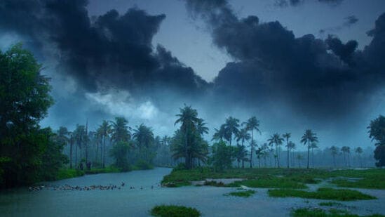 తెలంగాణలో చూస్తే… ఎండ తీవ్రత క్రమంగా పెరుగుతోంది. అన్ని జిల్లాల్లో ఇదే పరిస్థితి ఉంది. వాతావరణం పూర్తిగా పొడిగా ఉంటుందని హైదరాబాద్ వాతావరణ కేంద్రం తెలిపింది. ఎలాంటి హెచ్చరికలు లేవని పేర్కొంది.