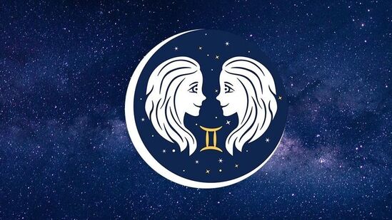 మిథునం: ఈ సమయంలో మీరు ఆస్తి కొనుగోలు చేయవచ్చు. త్రిగ్రాహి యోగం మీకు శుభదాయకం. ఈ సమయంలో మీరు ఇల్లు, కారు లేదా ఆస్తిని కొనుగోలు చేయవచ్చు. మీరు అనేక విధాలుగా విజయాన్ని పొందవచ్చు. పెట్టుబడికి సంబంధించిన అన్ని పథకాలు విజయవంతమవుతాయి. విదేశాలకు వెళ్లొచ్చు.&nbsp;