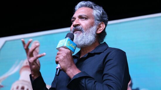 Premalu Success Meet: మలయాళం మూవీ ప్రేమలును తెలుగులో రాజమౌళి తనయుడు కార్తికేయ రిలీజ్ చేశాడు. దీంతో ఈ సినిమా సక్సెస్ మీట్ కు దర్శక ధీరుడు హాజరయ్యాడు. ఈ సందర్భంగా అతడు చేసిన కామెంట్స్ వైరల్ అవుతున్నాయి.