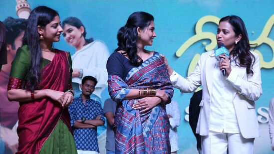 Premalu Success Meet: మలయాళంలో సూపర్ డూపర్ హిట్ అయిన ప్రేమలు మూవీ తెలుగులో మార్చి 8న రిలీజై సంచలన విజయం సాధించింది. మహేష్ బాబు, నాగ చైతన్యలాంటి వాళ్లు కూడా ఈ సినిమాను చూసి రివ్యూలు రాయడం విశేషం.