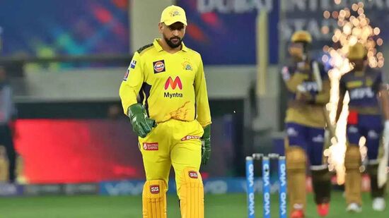 IPL All Time Records: ఐపీఎల్ చరిత్రలో అత్యధిక ఫైనల్స్ ఆడిన ఘనత ధోనీదే. అతడు ఇప్పటి వరకూ 11 ఐపీఎల్ ఫైనల్స్ ఆడాడు. సీఎస్కే, పుణె సూపర్ జెయింట్స్ తరఫున అతడీ ఫైనల్స్ ఆడాడు. అందులో ఐదుసార్లు ట్రోఫీ గెలిచాడు.