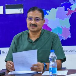 <p>ఏపీలో ఎన్నికల నగారా మోగింది. నిన్నటి నుంచి ఎలక్షన్ కోడ్(Election Code) అమల్లోకి వచ్చింది. ఎన్నికల నియమావళి అమల్లోకి వచ్చిన నేపథ్యంలో &nbsp;ప్రభుత్వ కార్యాలయాలు, &nbsp;బహిరంగ స్థలాల్లో రాజకీయ ప్రకటనలతో ఉన్న హోర్డింగ్స్, పోస్టర్లు , కటౌట్లను ఇవాళ మధ్యాహ్నం 3 గంటల్లోపు తొలగించాలని రాష్ట్ర ప్రధాన ఎన్నికల అధికారి ముఖేష్ కుమార్ మీనా జిల్లా ఎన్నికల అధికారులను ఆదేశించారు.&nbsp;</p>