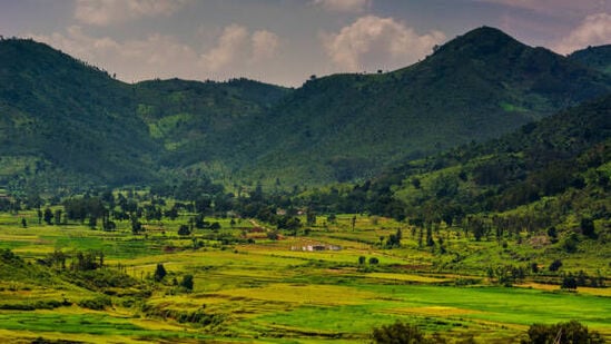 వెళ్లే కోచ్ ను బట్టి ధరలు మారుతాయి. https://www.irctctourism.com/ వెబ్ సైట్ లోకి వెళ్లి ప్యాకేజీ పూర్తి వివరాలు తెలుసుకోవటంతో పాటు బుకింగ్ చేసుకోవచ్చు. 8287932318, 7978127004, 8287932319 నెంబర్లను కూడా సంప్రదించవచ్చు.