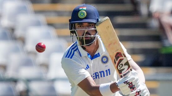 అయితే, ఫిట్‍నెస్ క్లియరెన్స్ ఇచ్చినా.. ఐపీఎల్ 2024లో కొన్ని మ్యాచ్‍ల పాటు వికెట్ కీపింగ్ చేయకూడదని కేఎల్ రాహుల్‍కు కండీషన్ పెట్టింది ఎన్‍సీఏ. మొత్తంగా క్లియరెన్స్ రావటంతో లక్నో ట్రైనింగ్ క్యాంప్‍కు మరో రెండు రోజుల్లో వెళ్లనున్నాడు కేఎల్.&nbsp;