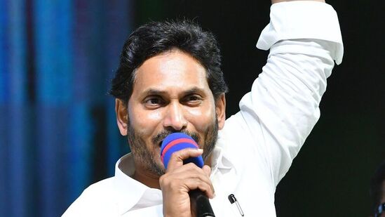 ఏపీ అసెంబ్లీ ఎన్నికల షెడ్యూల్(AP Election Schedule) విడుదల కావడంతో వైసీపీ ప్రచారానికి సిద్ధమైంది. ఈ నెల 27 నుంచి సీఎం జగన్(CM jagan) మేం సిద్ధం పేరుతో బస్సు యాత్ర చేపట్టనున్నారు. 21 రోజుల పాటు సీఎం జగన్ బస్సు యాత్ర నిర్వహించనున్నారు.&nbsp;