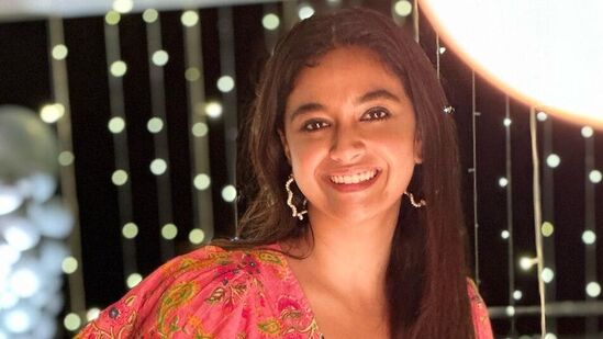 బేబీ జాన్ మూవీతో కీర్తిసురేష్ బాలీవుడ్‌లోకి ఎంట్రీ ఇవ్వ‌బోతున్న‌ది. త‌మిళ మూవీ తేరీ రీమేక్‌గా బేబీ జాన్ తెర‌కెక్కుతోంది.&nbsp;