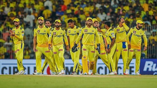 ఆరంభంలో ర‌చిన్ ర‌వీంద్ర‌, చివ‌ర‌లో శివ‌మ్ దూబే మెరుపుల‌తో నాలుగు వికెట్లు మాత్ర‌మే కోల్పోయి చెన్నై టార్గెట్‌ను ఛేదించింది.&nbsp;