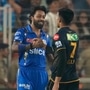 Hardik Pandya: గుజరాత్ టైటన్స్ కెప్టెన్ గా ఊహించని విజయాలు అందుకున్న హార్దిక్ పాండ్యాకు.. ముంబై ఇండియన్స్ కెప్టెన్ గా మాత్రం తొలి మ్యాచ్ లోనే చేదు అనుభవం ఎదురైంది. అదే టైటన్స్ చేతుల్లో 6 పరుగుల తేడాతో ముంబై ఓడిపోయింది. ఈ మ్యాచ్ లో గుజరాత్ టైటన్స్ 168 రన్స్ చేయగా.. ముంబై 162 రన్స్ మాత్రమే చేయగలిగింది. <p>Hardik Pandya: గుజరాత్ టైటన్స్ కెప్టెన్ గా ఊహించని విజయాలు అందుకున్న హార్దిక్ పాండ్యాకు.. ముంబై ఇండియన్స్ కెప్టెన్ గా మాత్రం తొలి మ్యాచ్ లోనే చేదు అనుభవం ఎదురైంది. అదే టైటన్స్ చేతుల్లో 6 పరుగుల తేడాతో ముంబై ఓడిపోయింది. ఈ మ్యాచ్ లో గుజరాత్ టైటన్స్ 168 రన్స్ చేయగా.. ముంబై 162 రన్స్ మాత్రమే చేయగలిగింది.</p>