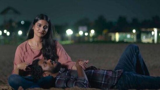 లవర్ సినిమా డిస్నీ+ హాట్‍స్టార్ ఓటీటీ ప్లాట్‍ఫామ్‍లో రేపు (మార్చి 27) స్ట్రీమింగ్‍కు రానుంది. మార్చి 27వ తేదీ అర్ధరాత్రి నుంచే హాట్‍స్టార్ ఓటీటీలో అందుబాటులో ఉండనుంది. &nbsp;