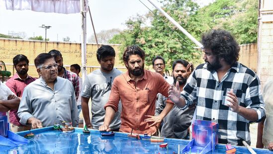 ఏడాదిన్న‌ర పాటు పాకిస్థాన్ జైలులో శిక్ష‌ను అనుభ‌వించిన ఆ జాల‌రి ఎలా రిలీజ‌య్యాడు? &nbsp;ఆ జాలరిని క్షేమంగా ఇండియా ర‌ప్పించేందుకు అత‌డి ప్రియురాలు ఎలాంటి పోరాటం చేసింద‌నే అంశాల‌ను తండేల్ సినిమాలో చూపించ‌బోతున్న‌ట్లు నాగ‌చైత‌న్య తెలిపాడు.&nbsp;