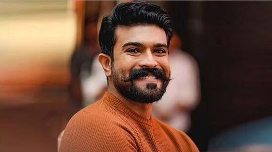 సోష‌ల్ మీడియాలో రామ్‌చ‌ర‌ణ్‌కు భారీగా ఫాలోవ‌ర్స్ ఉన్నారు. ఇన్‌స్టాగ్రామ్‌లో 20 మిలియ‌న్లు, ట్విట్ట‌ర్‌లో 3.5 మిలియ‌న్ల తో టాలీవుడ్‌లో అత్య‌ధిక ఫాలోవ‌ర్స్ క‌లిగిన హీరోల్లో ఒక‌రిగా చ‌ర‌ణ్ కొన‌సాగుతోన్నాడు.&nbsp;