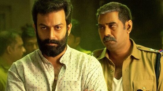 పోలీస్ ఆఫీస‌ర్‌, మిల‌ట్రీ రిటైర్డ్ ఉద్యోగి మ‌ధ్య ఈగో స‌మ‌స్య‌ల‌తో యాక్ష‌న్ క‌థాంశంతో రూపొందిన మ‌ల‌యాళం &nbsp;మూవీ అయ్య‌ప్ప‌నుమ్ కోషియ‌మ్ క‌మ‌ర్షియ‌ల్ హిట్‌గా నిలిచింది. పృథ్వీరాజ్ సుకుమార‌న్‌, బిజు మీన‌న్ హీరోలుగా నటించిన ఈ మూవీ అమెజాన్ ప్రైమ్ ఓటీటీలో స్ట్రీమింగ్ అవుతోంది.&nbsp;