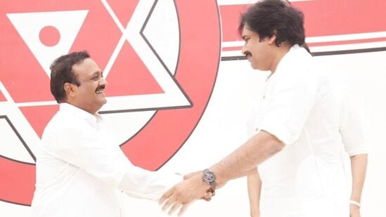 వల్లభనేని బాలశౌరి గత ఎన్నికల్లో వైసీపీ తరఫున మచిలీపట్నం ఎంపీగా గెలిచారు. అయితే వైసీపీ ఆయన సీటు కేటాయించలేదు. దీంతో ఆయన వైసీపీకి రాజీనామా చేసిన జనసేనలో చేరారు. &nbsp;&nbsp;