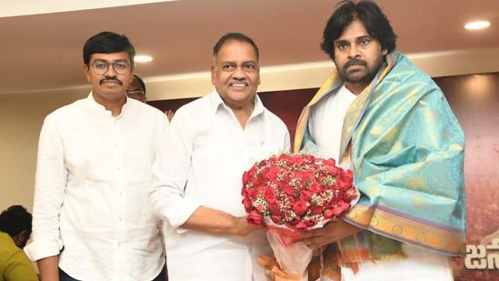 మండలి బుద్దప్రసాద్ తో పాటు ఆయన అనుచరులు జనసేనలో చేరారు.&nbsp;