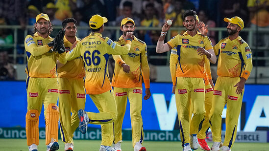 IPL 2024 Points Table: చెన్నై సూపర్ కింగ్స్ టీమ్ మూడో స్థానంలో ఉంది. సీఎస్కే మూడు మ్యాచ్ లలో రెండు గెలిచి, ఒకటి ఓడింది. దీంతో నాలుగు పాయింట్లు, 0.976 నెట్ రన్‌రేట్ తో ఉంది.