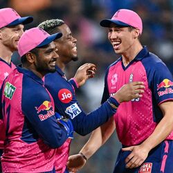 <p>IPL 2024 Points Table: ఐపీఎల్ 2024 పాయింట్ల పట్టికలో రాజస్థాన్ రాయల్స్ టాప్ లోనే కొనసాగుతోంది. హ్యాట్రిక్ విజయాలతో ఆ టీమ్ 6 పాయింట్లు, 1.249 నెట్ రన్ రేట్ తో తొలి స్థానంలో ఉంది. ఈ సీజన్లో ఓటమెరగని టీమ్ ఇదొక్కటే.</p>