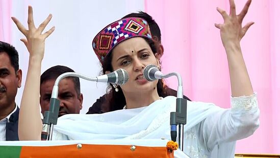 హిమాచల్ ప్రదేశ్ లోని మండి లోక్ సభ స్థానం నుంచి బీజేపీ అభ్యర్థిగా ప్రముఖ బాలీవుడ్ నటి కంగనా రనౌత్ బరిలోకి దిగుతున్నారు. <p>హిమాచల్ ప్రదేశ్ లోని మండి లోక్ సభ స్థానం నుంచి బీజేపీ అభ్యర్థిగా ప్రముఖ బాలీవుడ్ నటి కంగనా రనౌత్ బరిలోకి దిగుతున్నారు.</p>