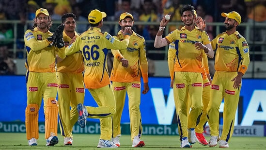 IPL 2024 Points Table: డిఫెండింగ్ ఛాంపియన్స్ చెన్నై సూపర్ కింగ్స్ 3 మ్యాచ్ లలో 2 గెలిచి, ఒకటి ఓడింది. 4. పాయింట్లు, 0.976 నెట్ రన్ రేట్ తో మూడోస్థానంలో ఉంది రుతురాజ్ సేన.