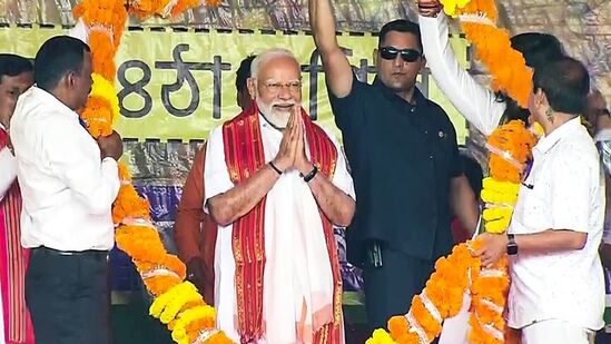 లోక్ సభ ఎన్నికల షెడ్యూల్ ను ప్రకటించిన తర్వాత పశ్చిమ బెంగాల్ లోని కూచ్ బెహర్ జిల్లాలో జరిగిన తొలి బహిరంగ సభలో ప్రధాని నరేంద్ర మోదీ పాల్గొన్నారు.