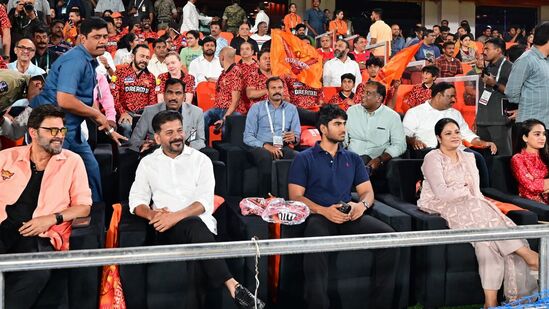 ముఖ్యమంత్రి రేవంత్ రెడ్డి సతీమణితో పాటు కుమార్తె కూడా ఈ మ్యాచ్ కు హాజరయ్యారు.