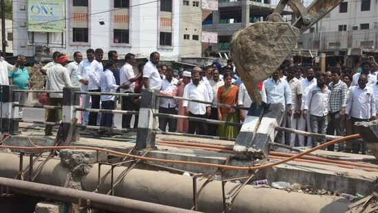 నయీంనగర్​ బ్రిడ్జి కూల్చివేత