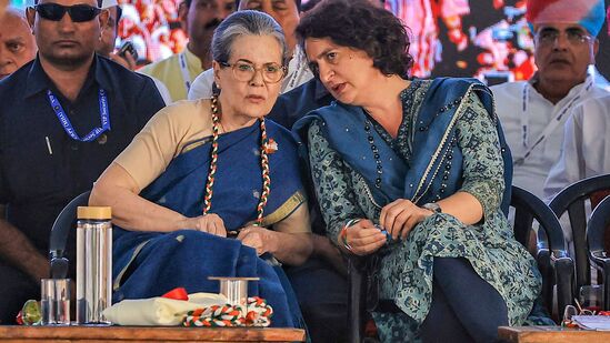 <p>‘‘నిన్న మేనిఫెస్టో విడుదల చేశాం. మా మేనిఫెస్టోకు 'న్యాయ్ పత్ర' అని పేరు పెట్టాం. ఈ మేనిఫెస్టో కేవలం ఎన్నికల తర్వాత మనం మర్చిపోయే ప్రకటనల జాబితా మాత్రమే కాదు, ఇది న్యాయం కోరుకునే జాతి గొంతుక’’ అని కాంగ్రెస్ నాయకురాలు ప్రియాంక గాంధీ వాద్రా అన్నారు.&nbsp;</p>