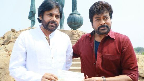 జనసేన పార్టీ స్థాపించి పదేళ్లు పూర్తవుతున్న తరుణంలో చిరంజీవి ఆశీర్వచనం కోసం ఎదురుచూస్తున్న పవన్ కల్యాణ్ కు నీ వెనుక నేనున్నాను అనే భరోసా ఇచ్చారు.&nbsp;