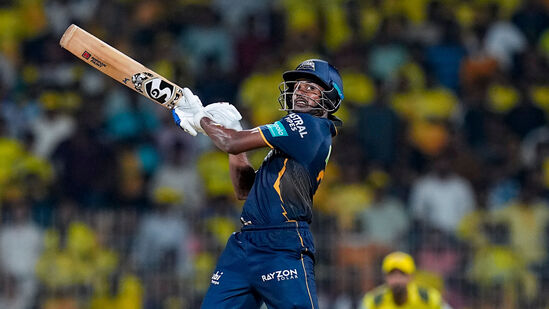 IPL 2024 Orange Cap: గుజరాత్ టైటన్స్ ప్లేయర్ సాయి సుదర్శన్ ప్రస్తుతం రెండో స్థానంలో ఉన్నాడు. అయితే అతడు కోహ్లి కంటే చాలా వెనుకబడి ఉన్నాడు. సుదర్శన్ 5 మ్యాచ్ లలో 191 రన్స్ చేశాడు.